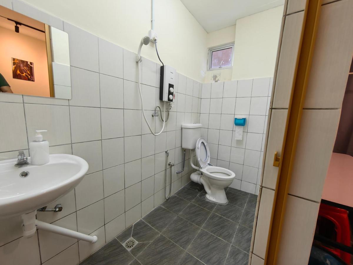 Ww Hostel 22A Private Shower George Town Exterior photo