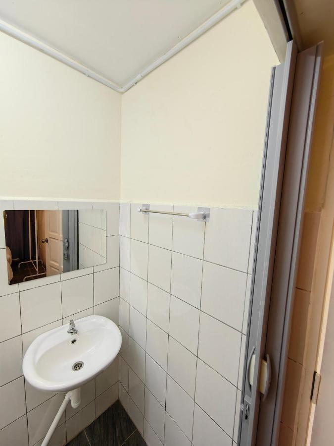 Ww Hostel 22A Private Shower George Town Exterior photo